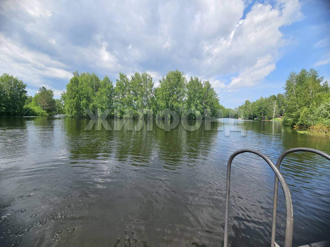 Продам земельный участок 1200 м.кв.