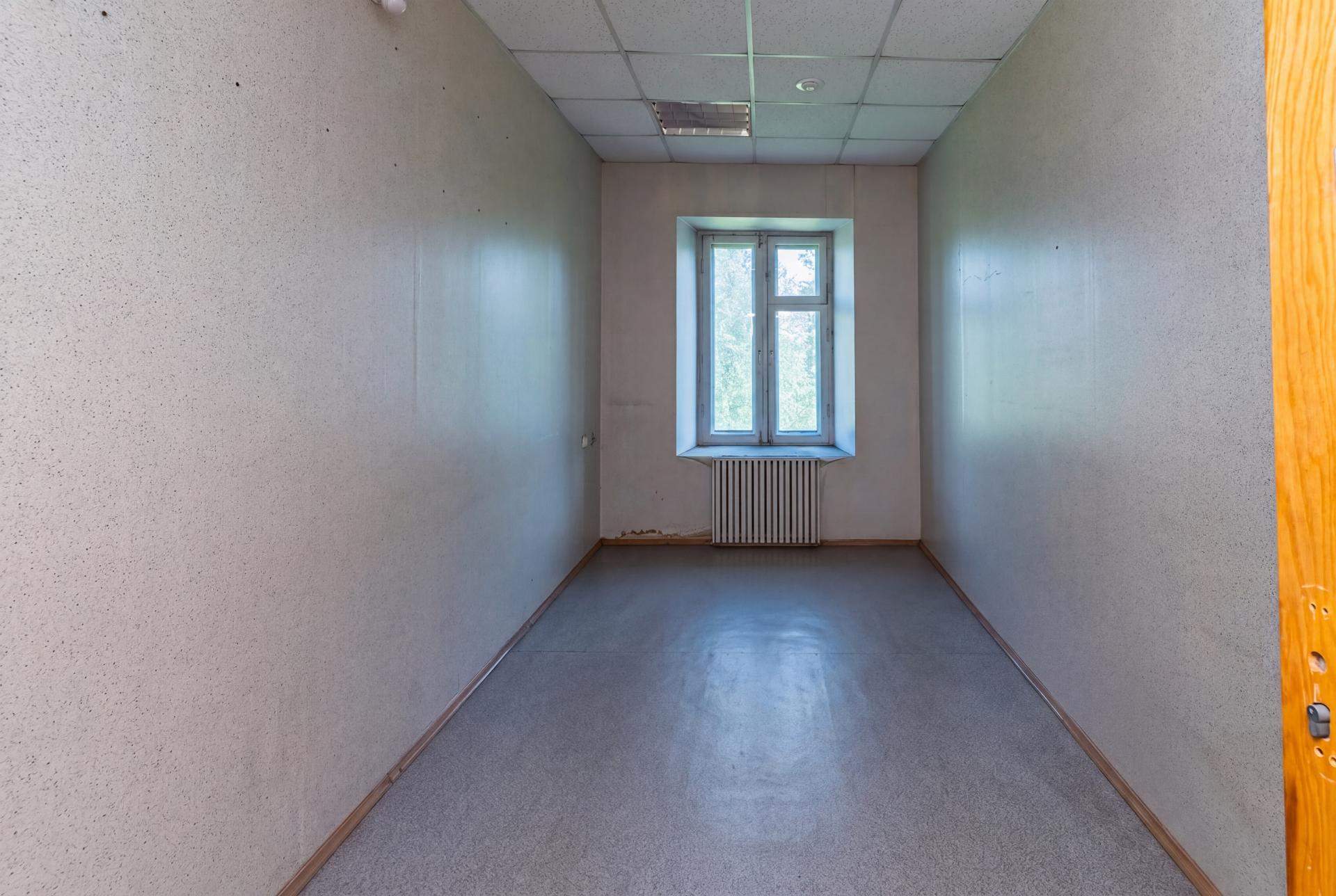 Продам торговое помещение 2411.7 м.кв.