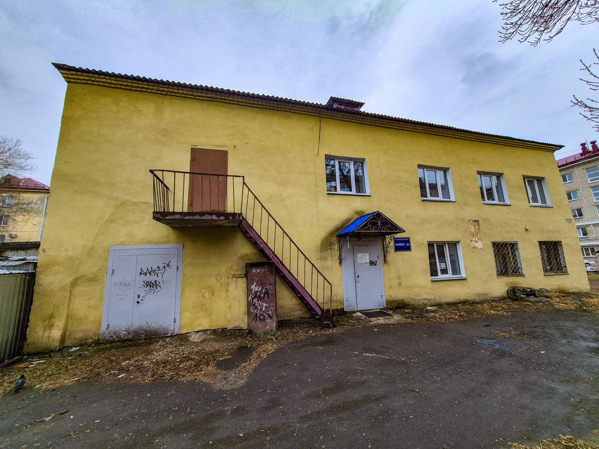 Продам торговое помещение 967.8 м.кв.