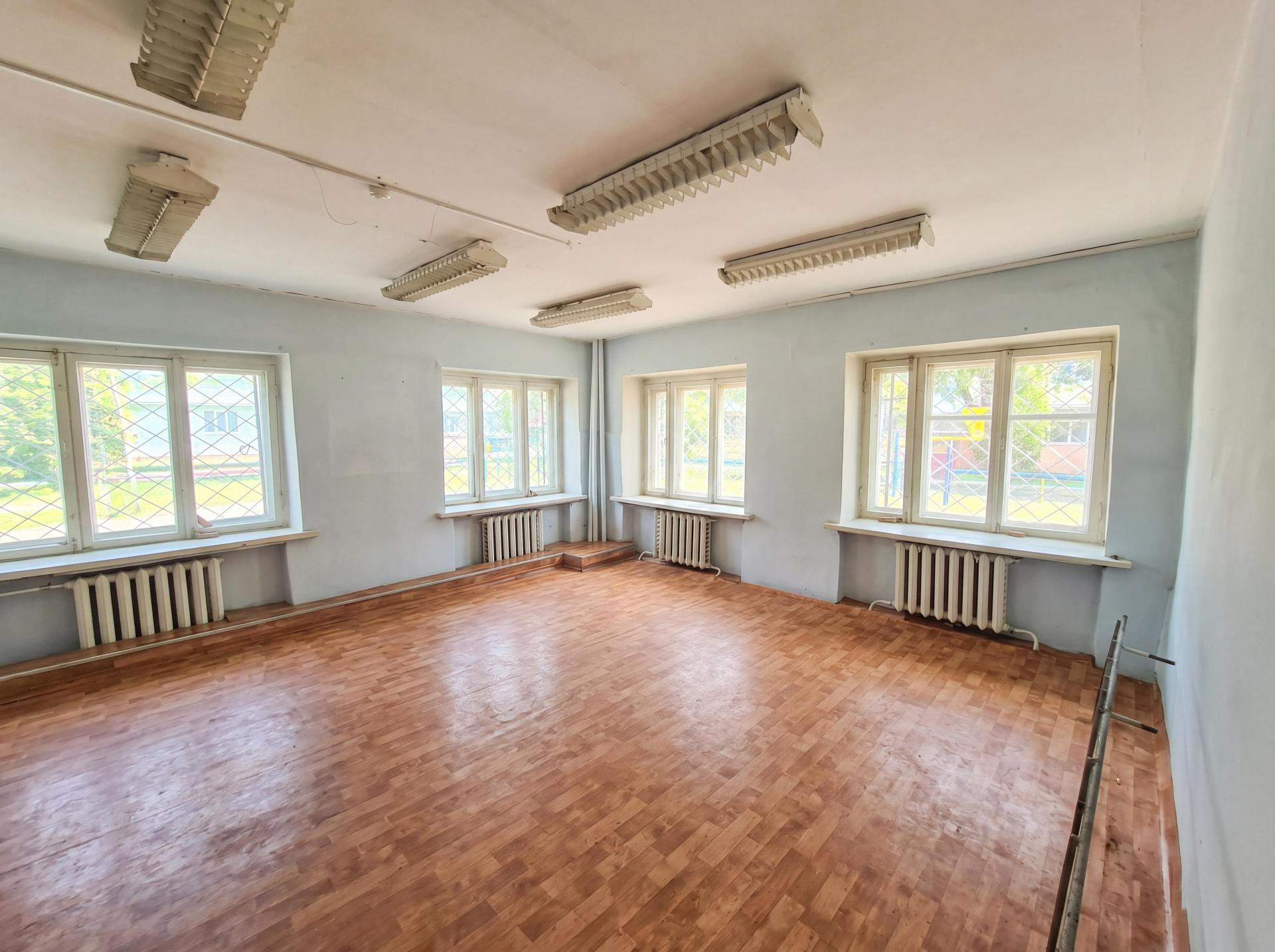 Продам торговое помещение 967.8 м.кв.