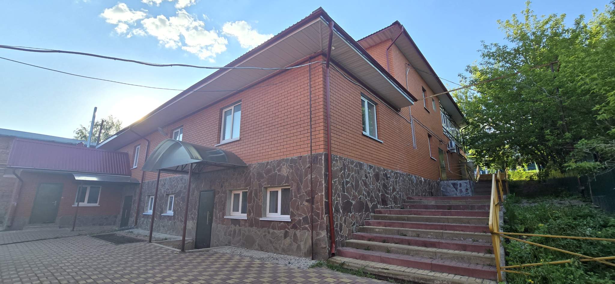 Продам торговое помещение 825.2 м.кв.