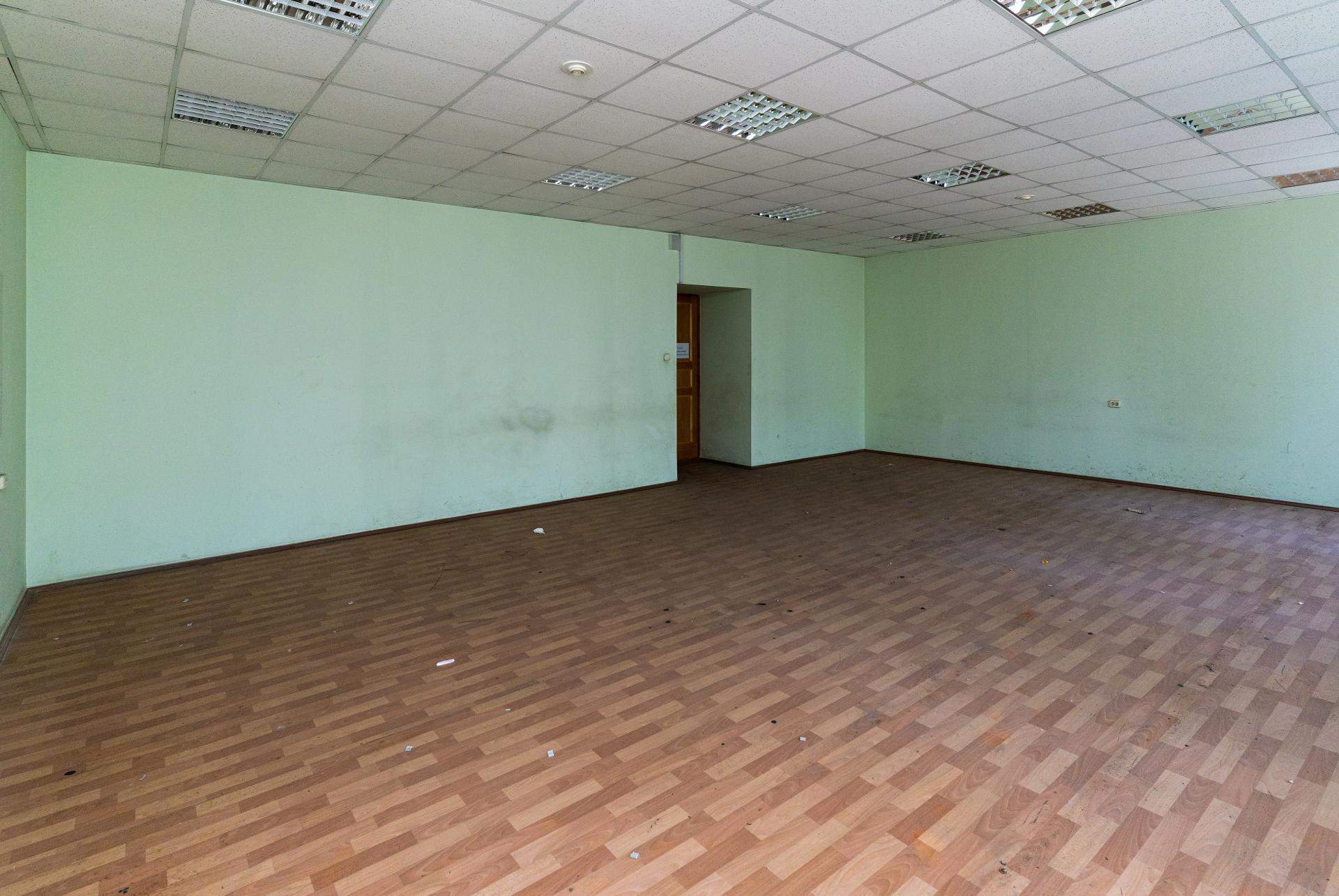 Продам торговое помещение 2411.7 м.кв.