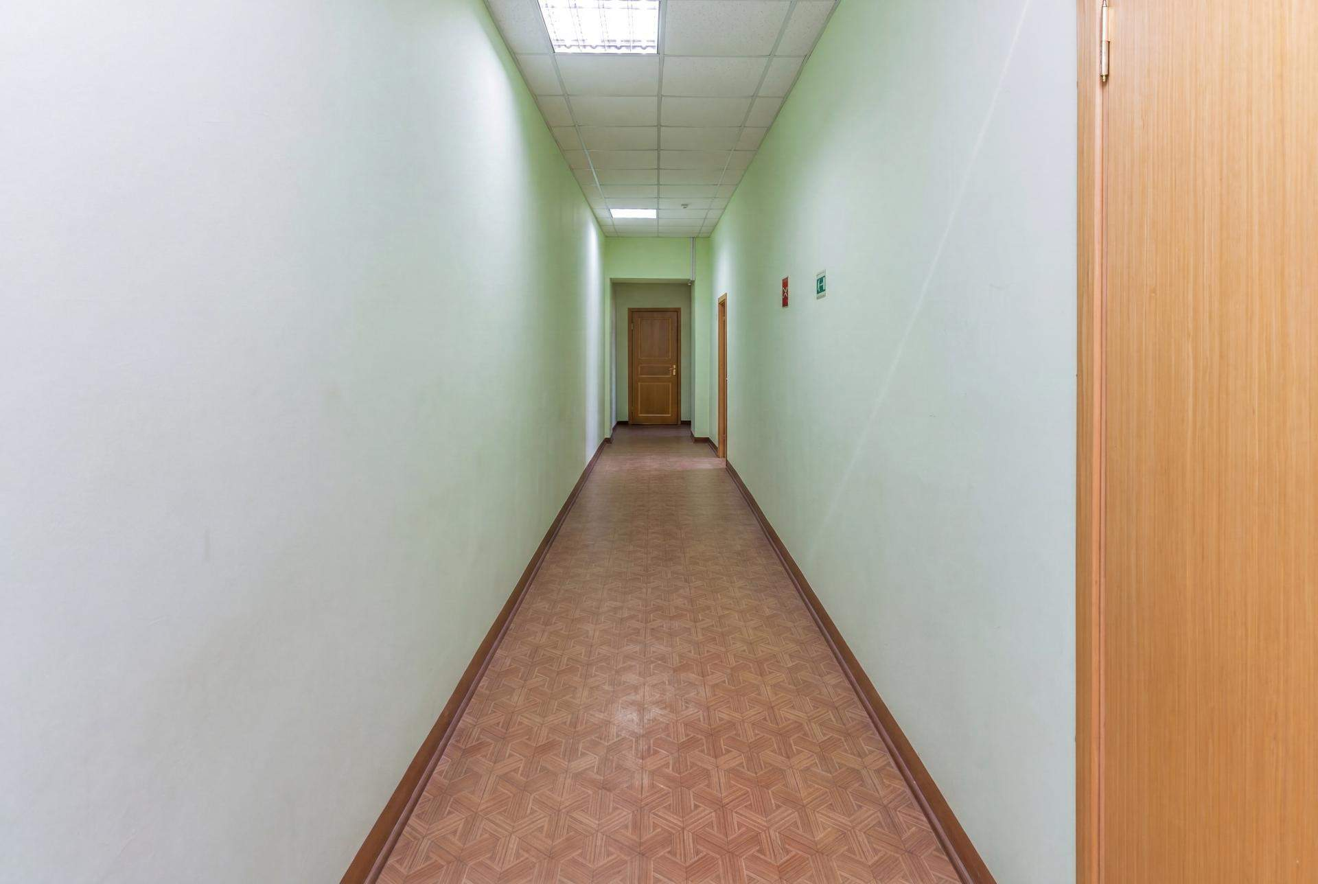 Продам торговое помещение 2411.7 м.кв.