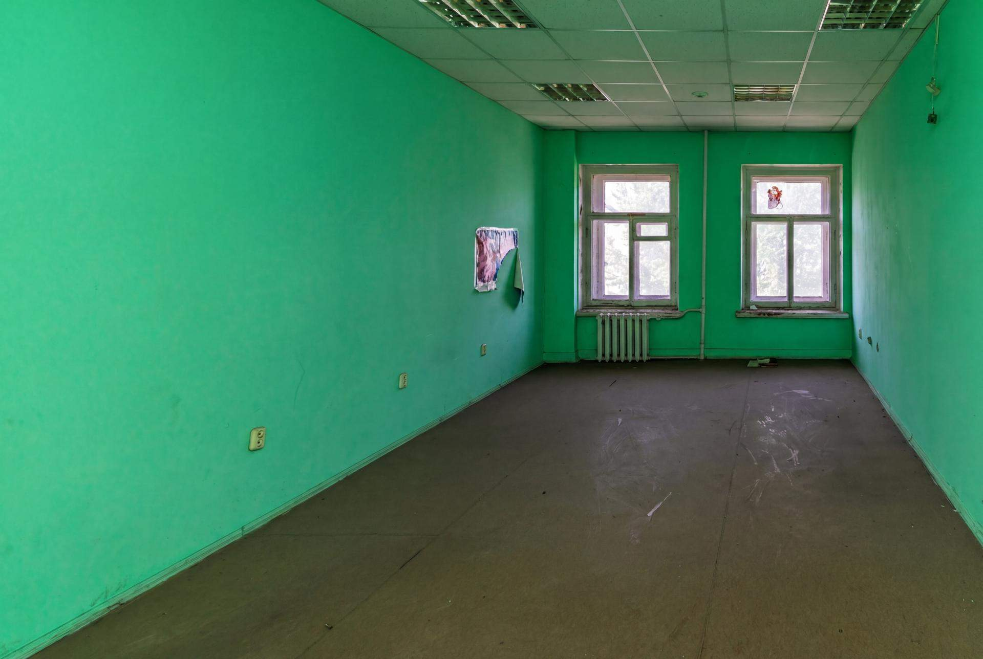 Продам торговое помещение 2411.7 м.кв.