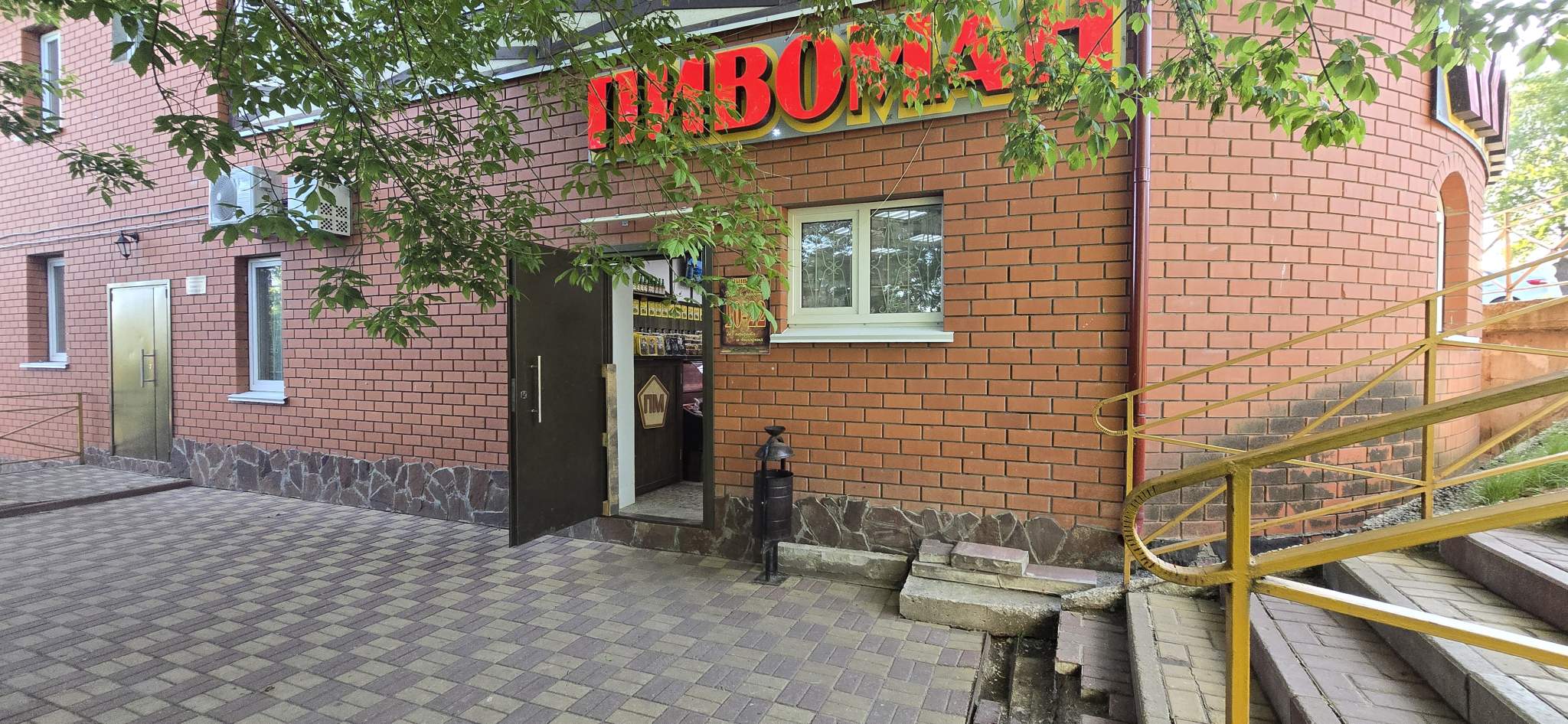 Продам торговое помещение 825.2 м.кв.