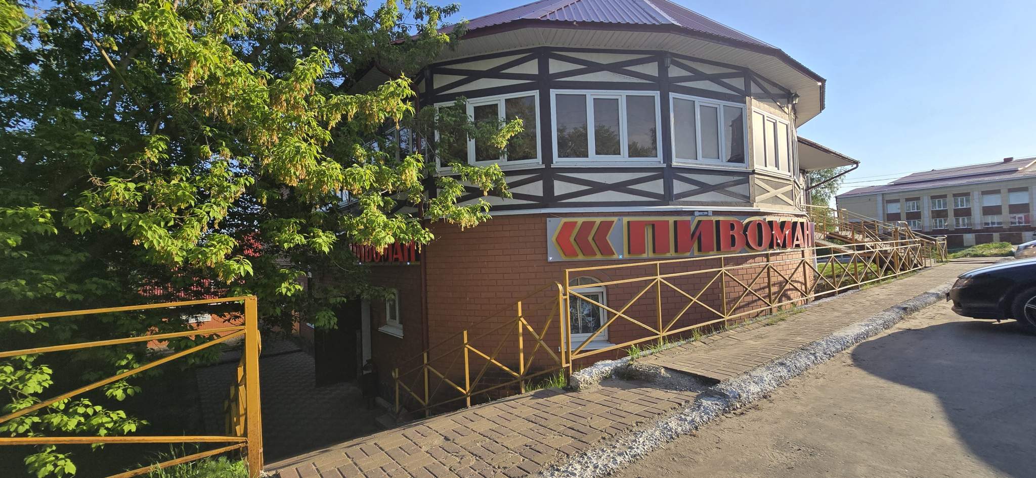 Продам торговое помещение 825.2 м.кв.