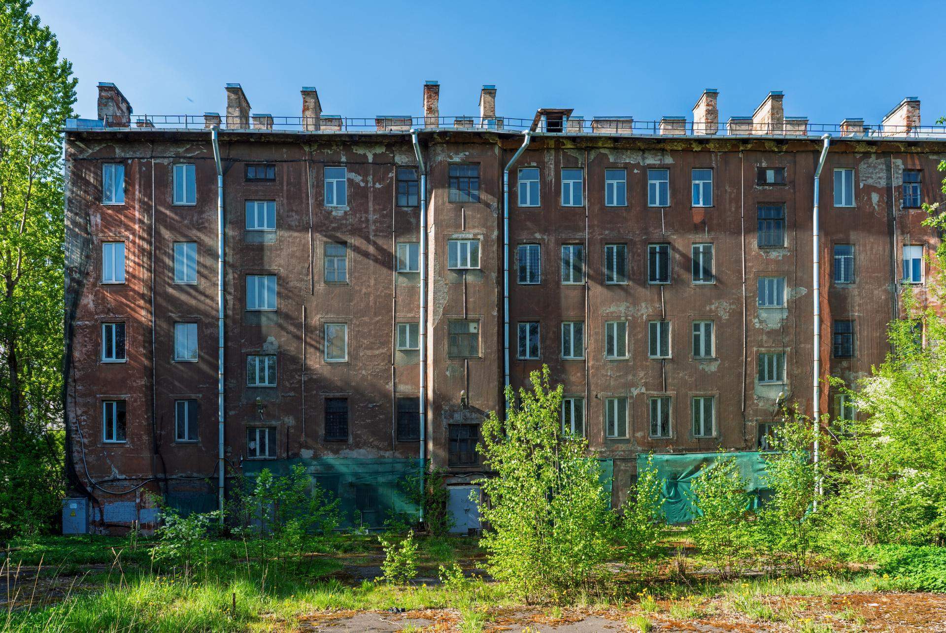 Продам торговое помещение 2411.7 м.кв.