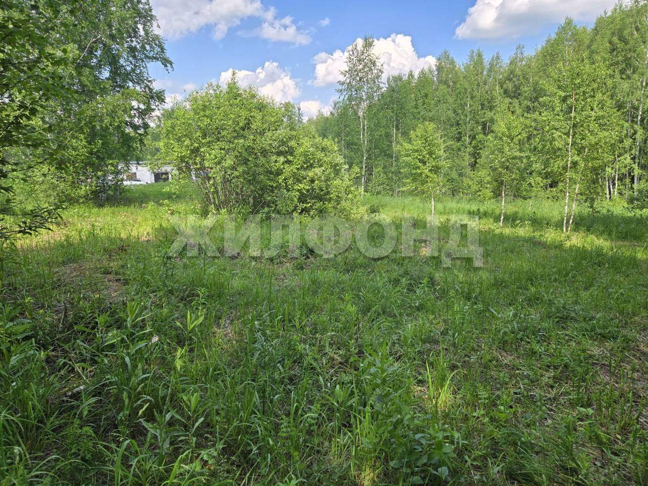 Продам земельный участок 600 м.кв.