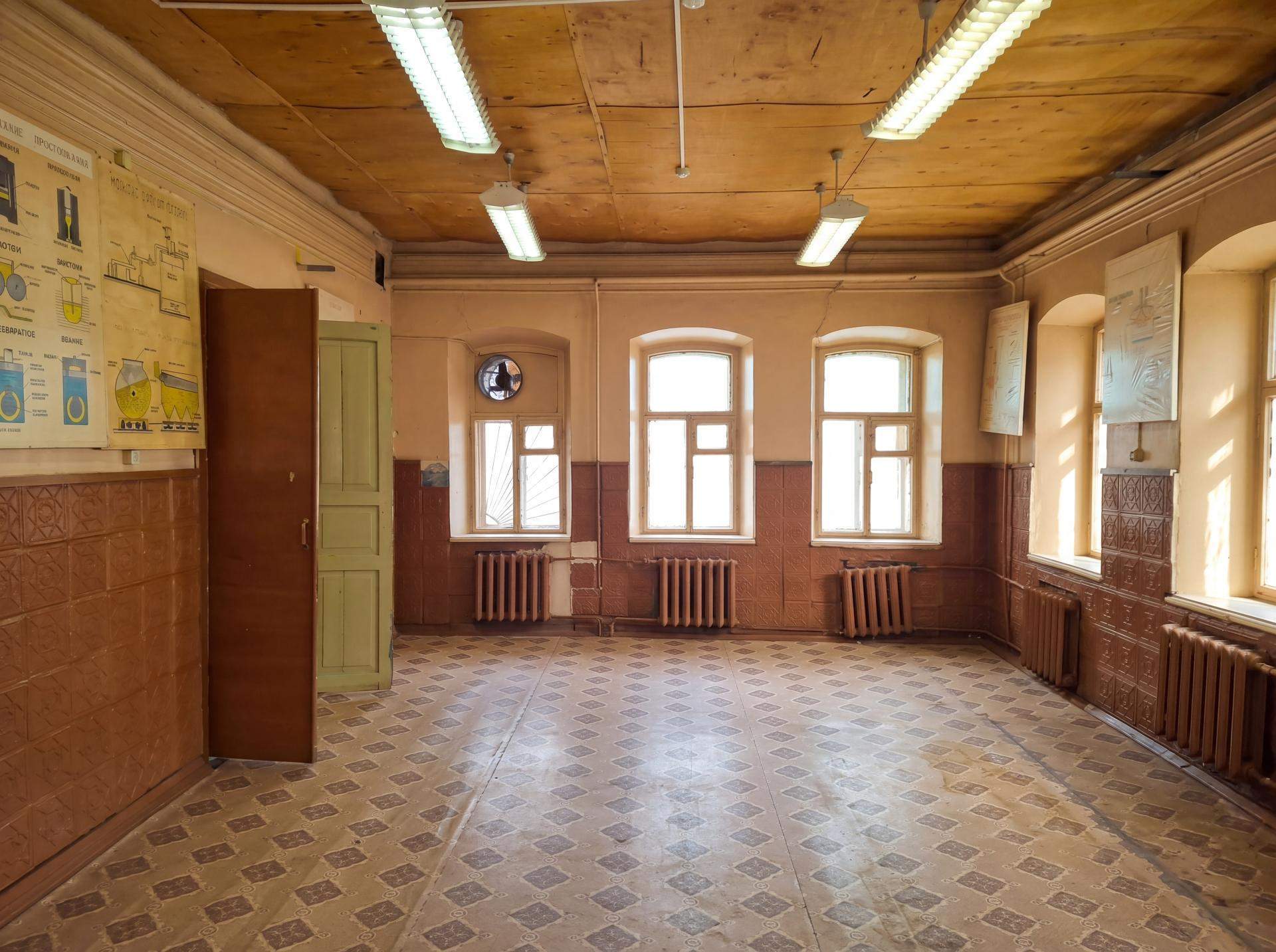 Продам торговое помещение 967.8 м.кв.