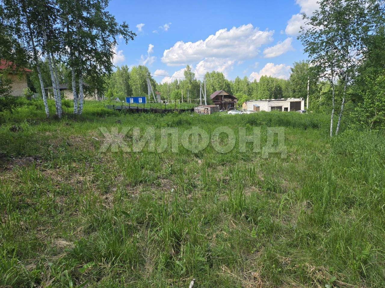 Продам земельный участок 600 м.кв.