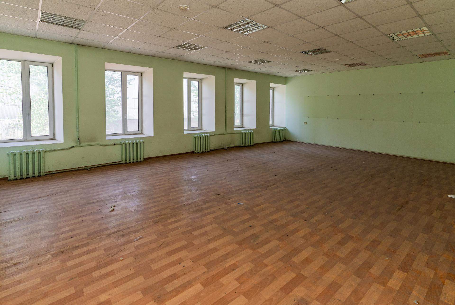Продам торговое помещение 2411.7 м.кв.