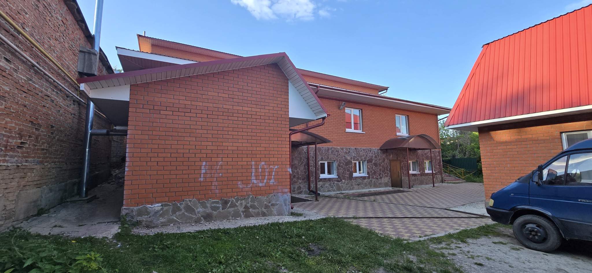 Продам торговое помещение 825.2 м.кв.