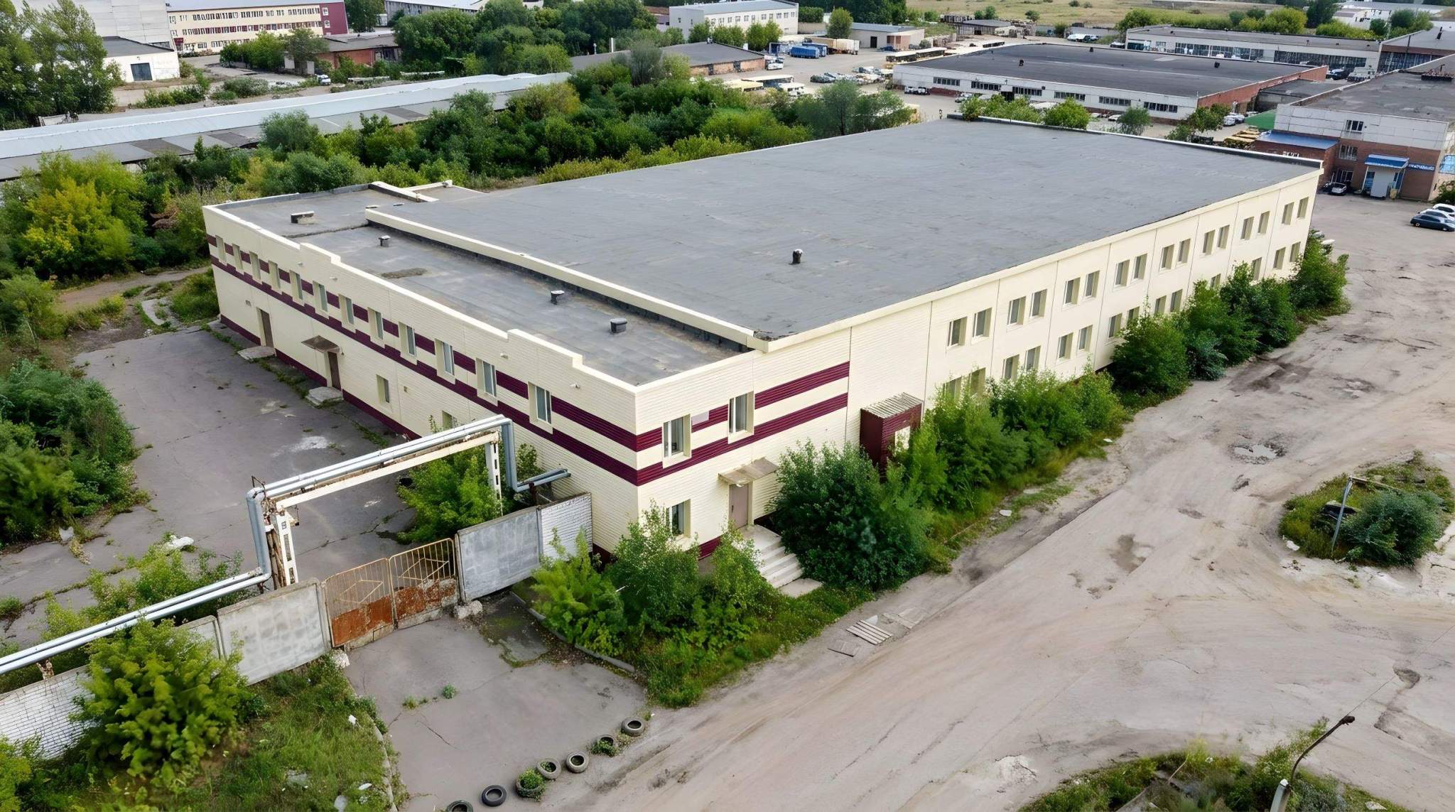 Продам торговое помещение 2423.9 м.кв.