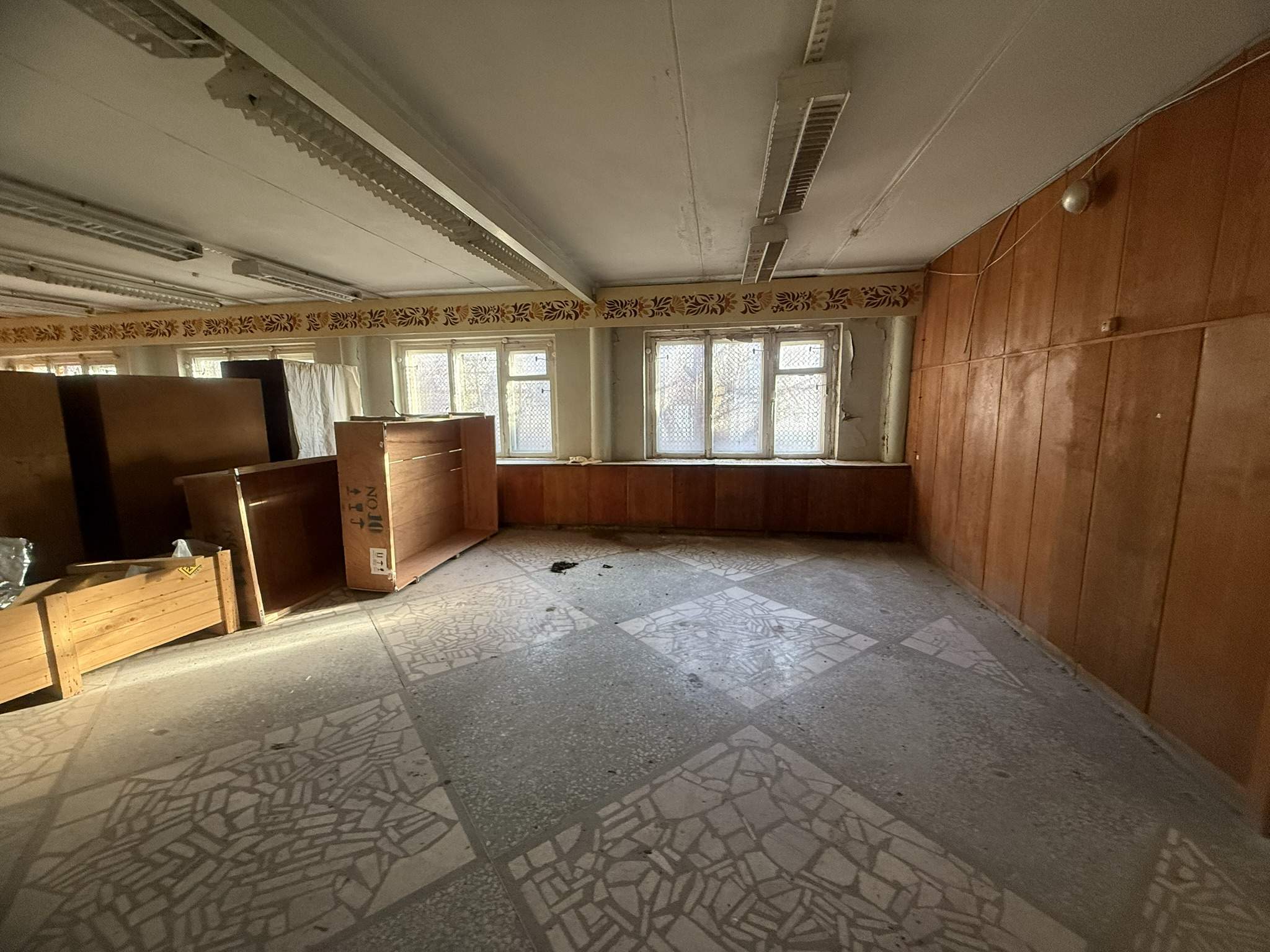 Продам торговое помещение 806 м.кв.