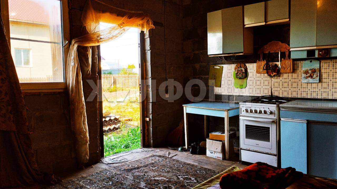 Продам земельный участок 1200 м.кв.