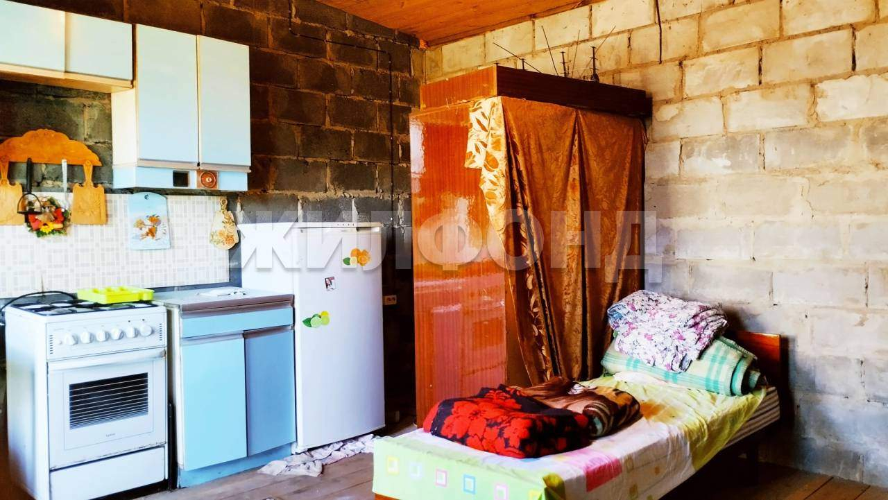 Продам земельный участок 1200 м.кв.