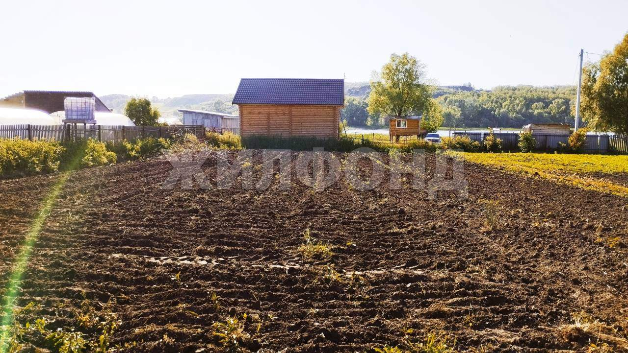 Продам земельный участок 1200 м.кв.