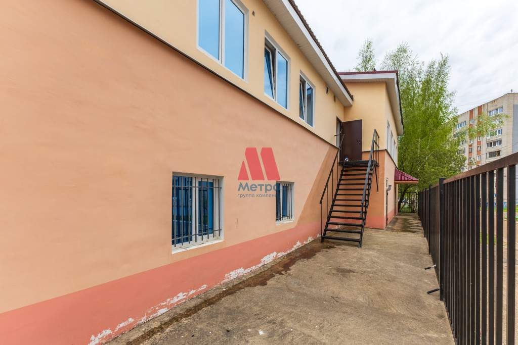 Продам торговое помещение 1013.8 м.кв.