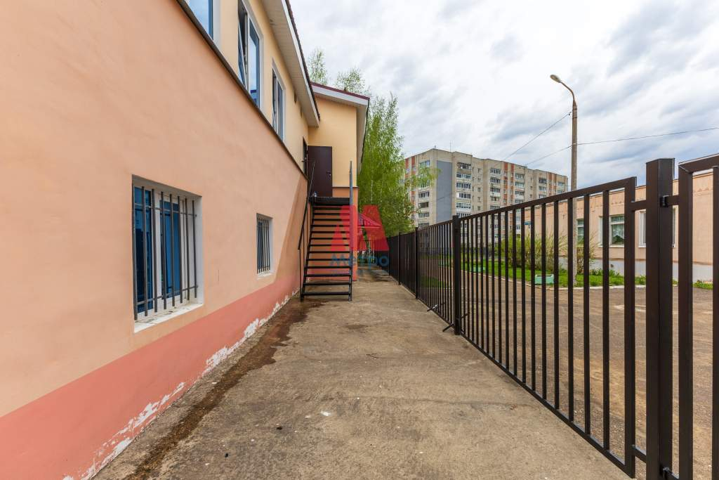 Продам торговое помещение 1013.8 м.кв.