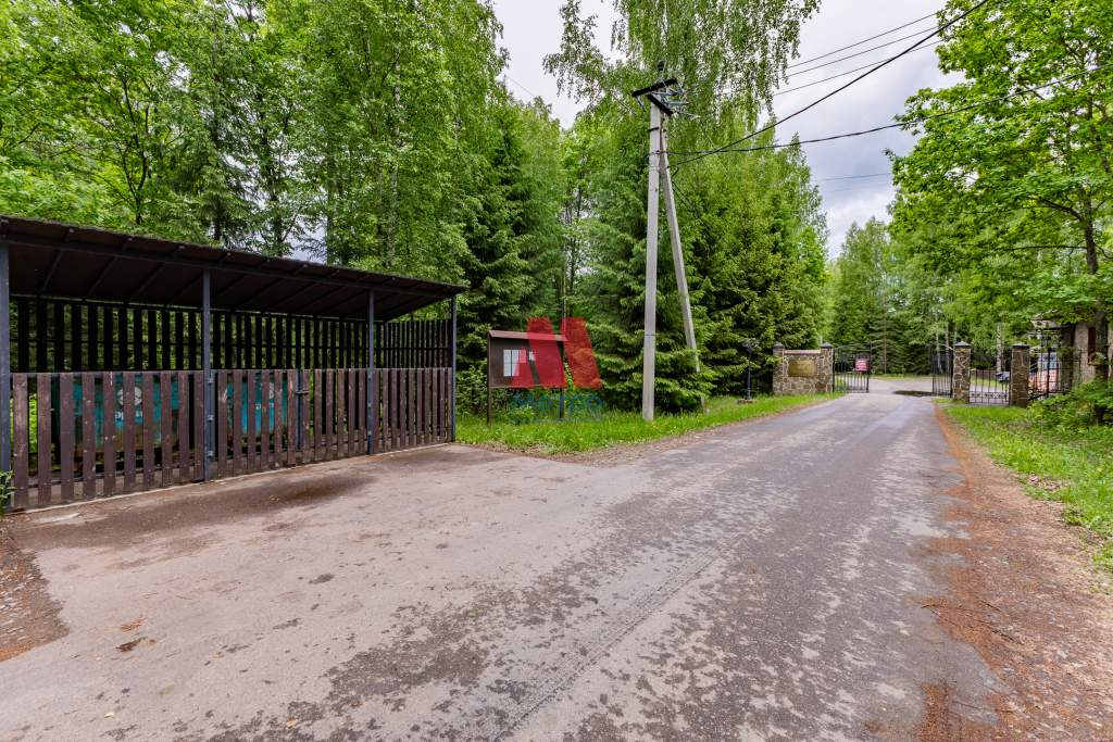 Продам земельный участок 2100 м.кв.