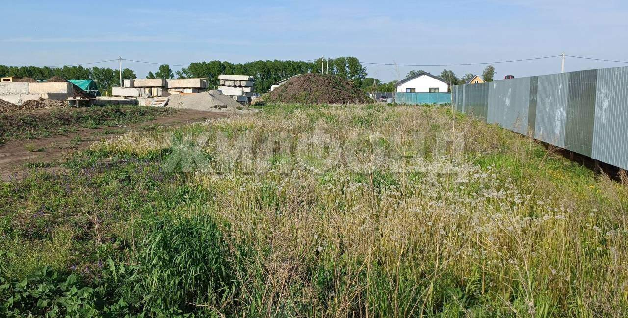 Продам земельный участок 702 м.кв.