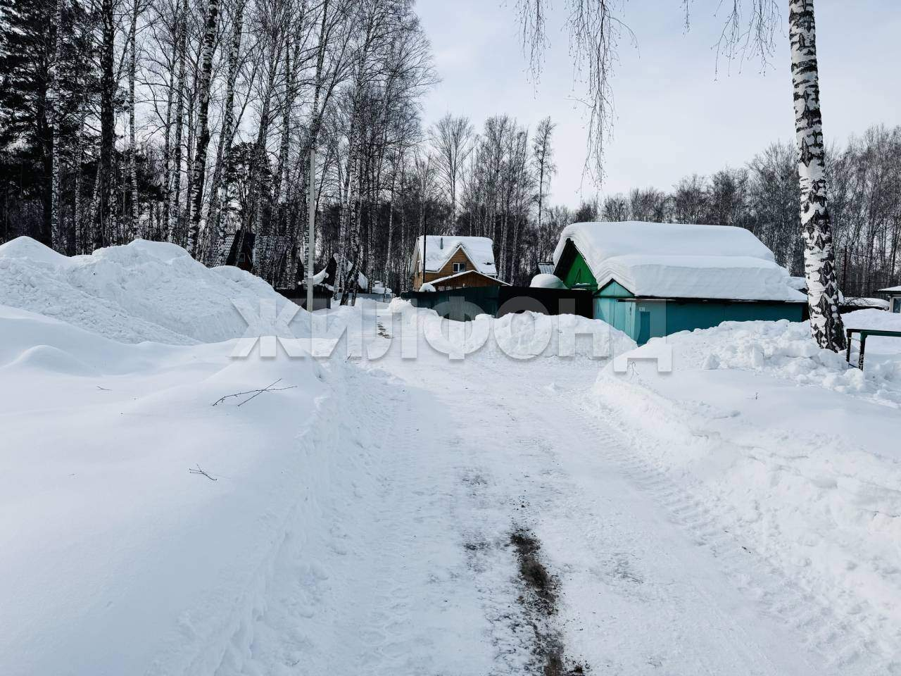 Продам земельный участок 1200 м.кв.