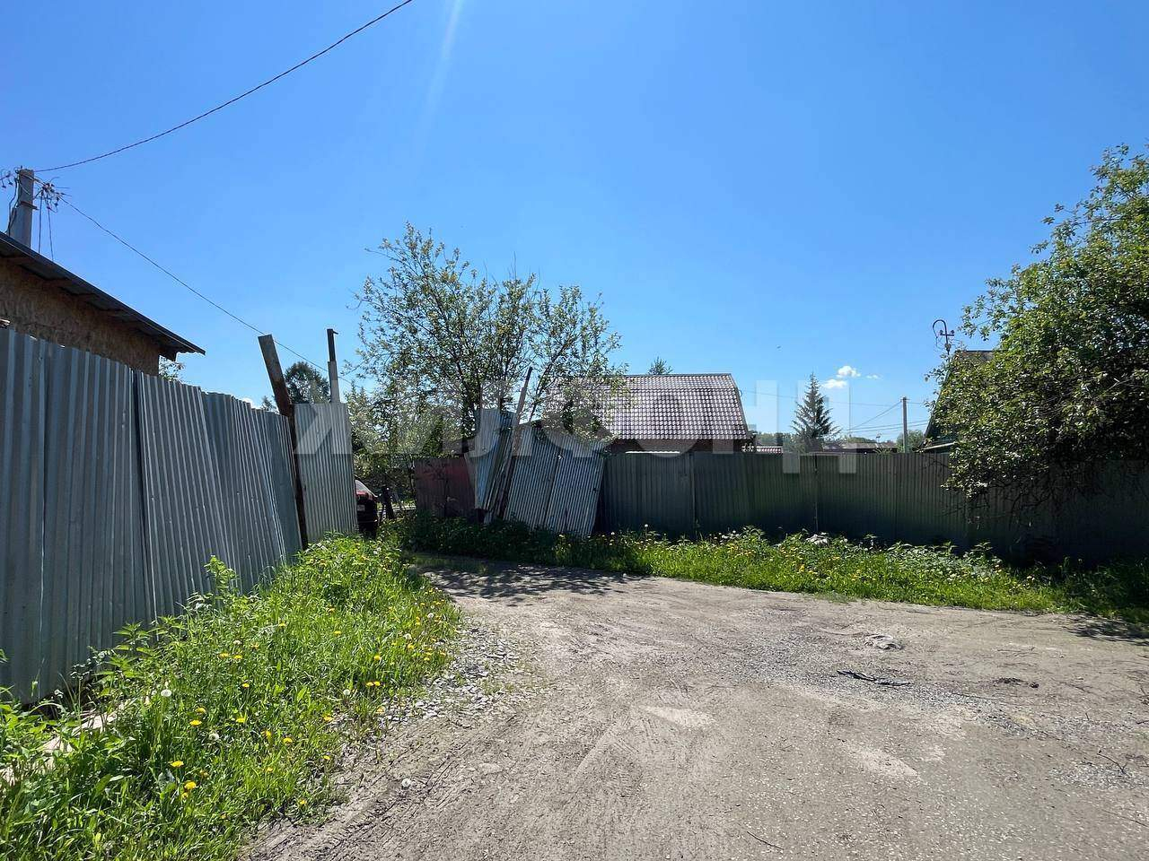 Продам земельный участок 1200 м.кв.