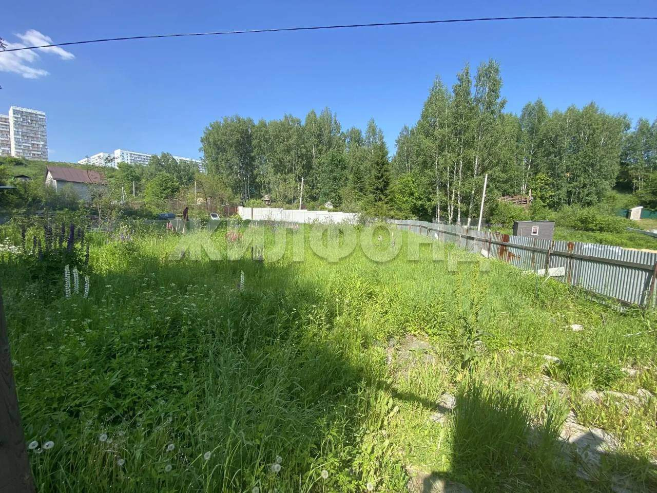 Продам земельный участок 828 м.кв.