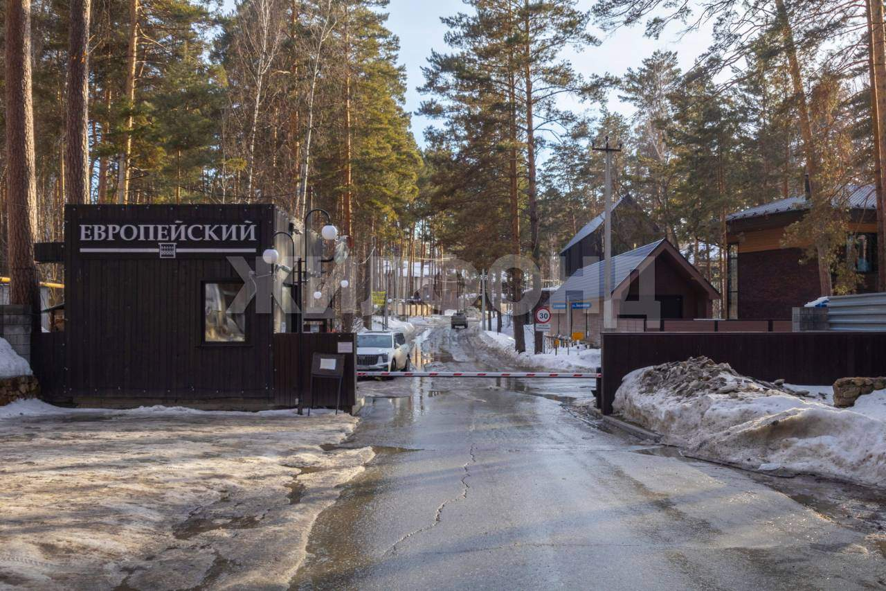 Продам земельный участок 1400 м.кв.