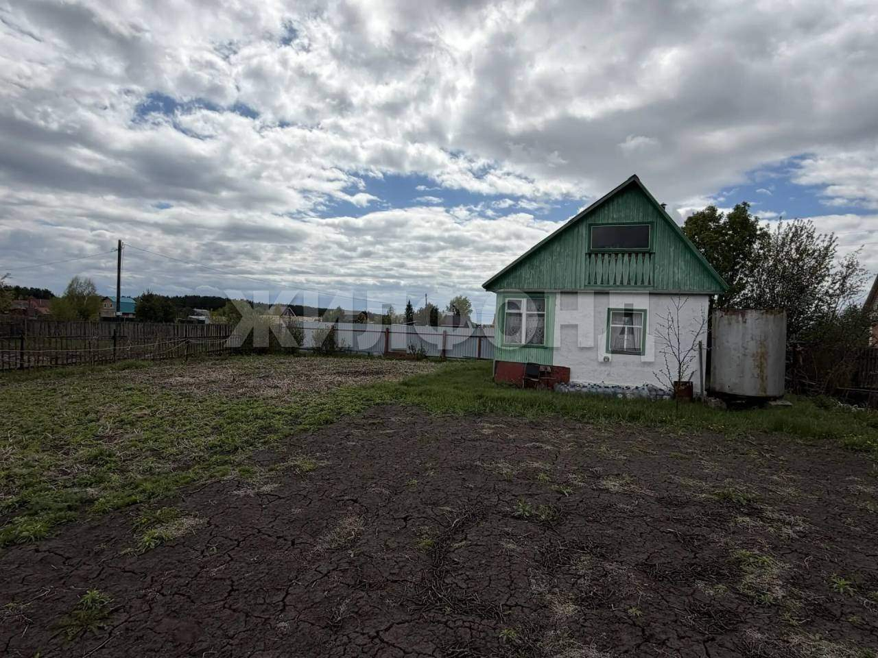 Продам земельный участок 600 м.кв.