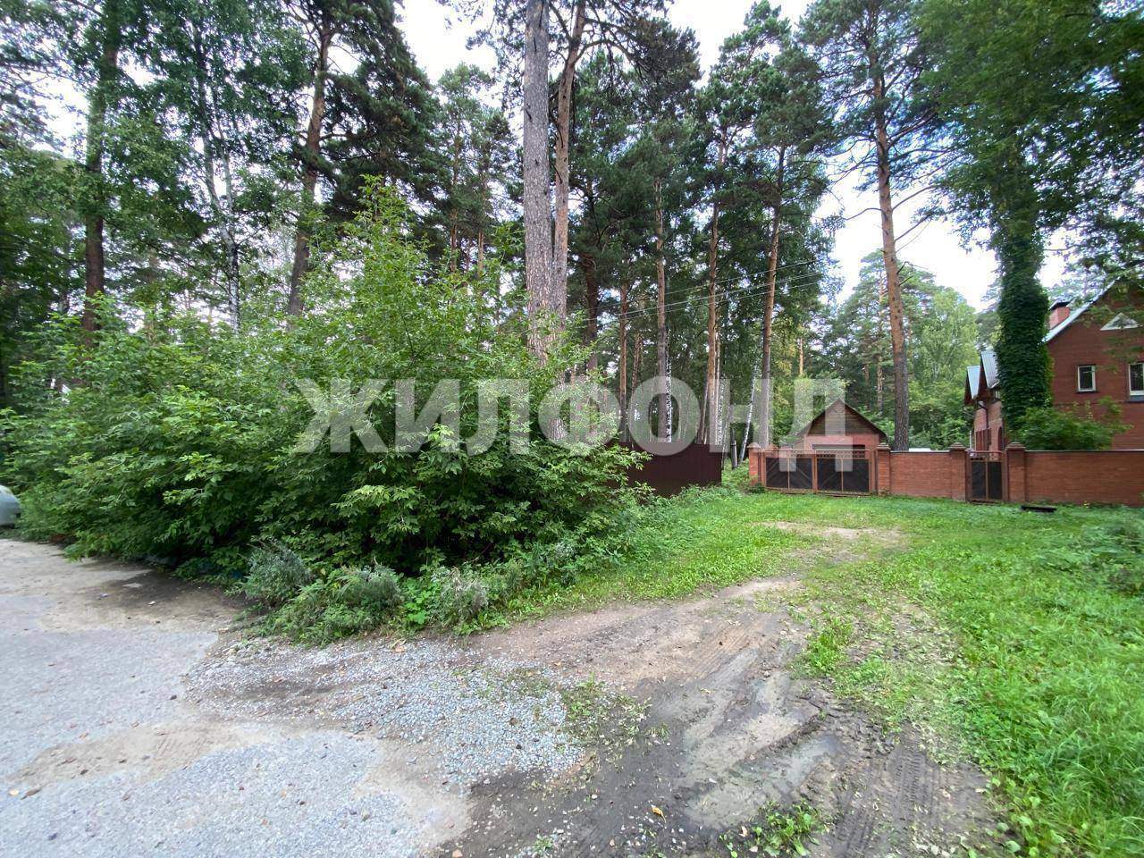 Продам земельный участок 1500 м.кв.