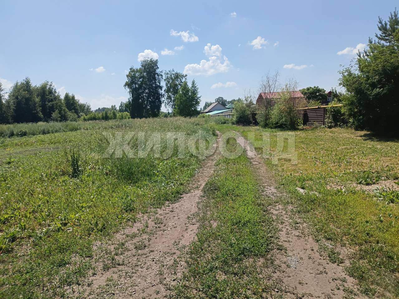 Продам земельный участок 600 м.кв.