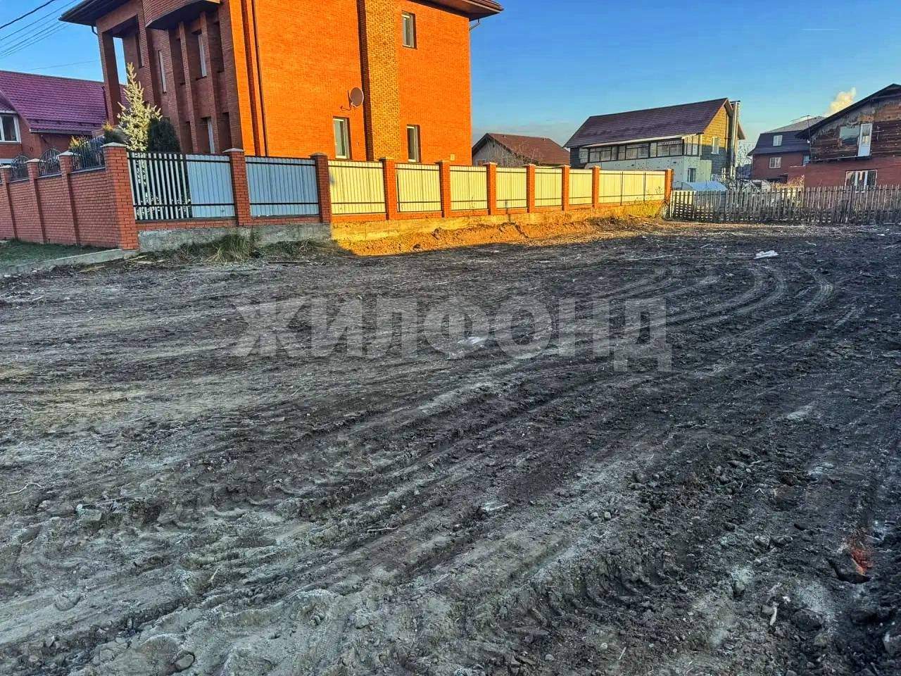 Продам земельный участок 600 м.кв.