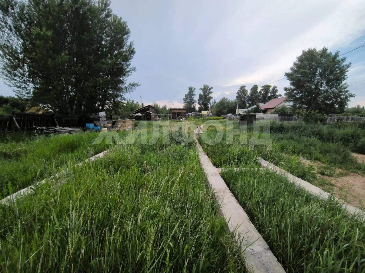 Продам земельный участок 1000 м.кв.