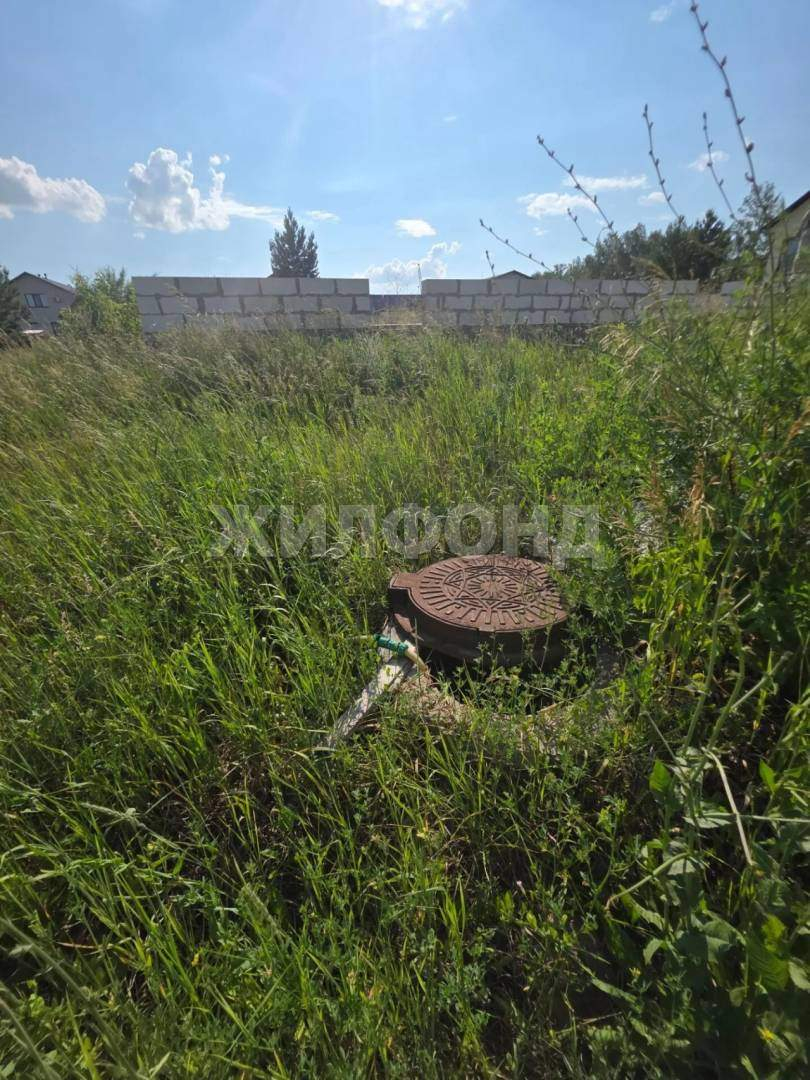 Продам земельный участок 1100 м.кв.