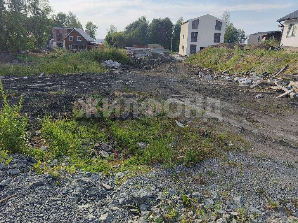 Продам земельный участок 800 м.кв.