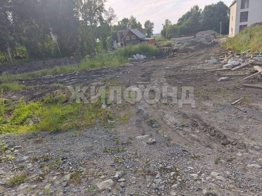 Продам земельный участок 800 м.кв.