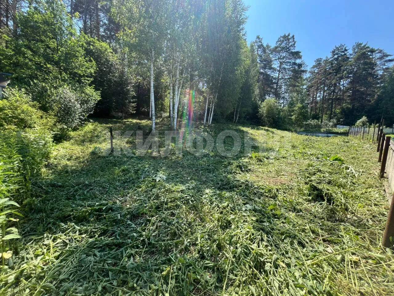 Продам земельный участок 1100 м.кв.