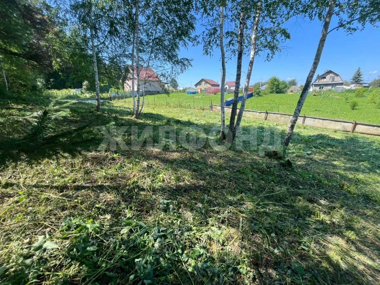 Продам земельный участок 1100 м.кв.