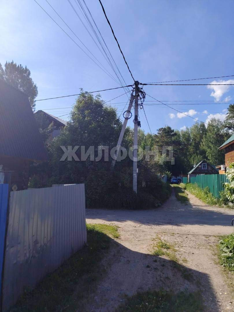 Продам земельный участок 710 м.кв.
