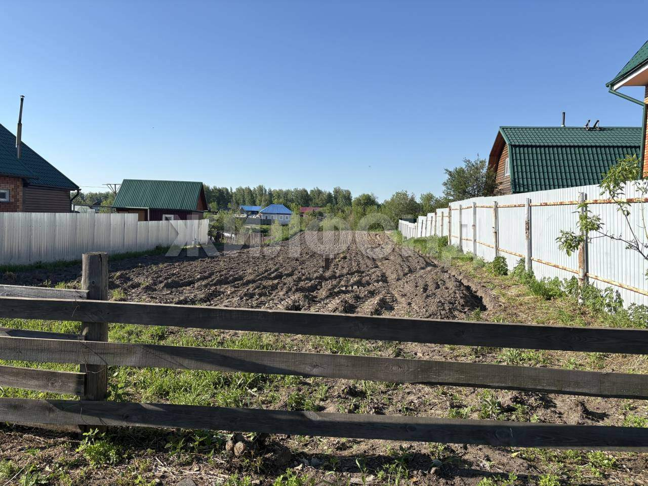 Продам земельный участок 1200 м.кв.