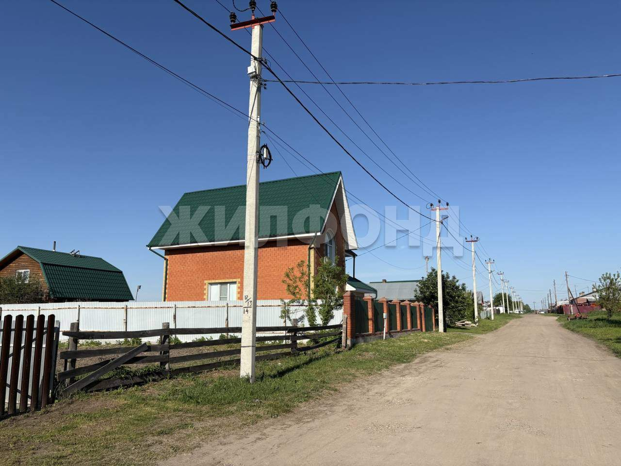 Продам земельный участок 1200 м.кв.