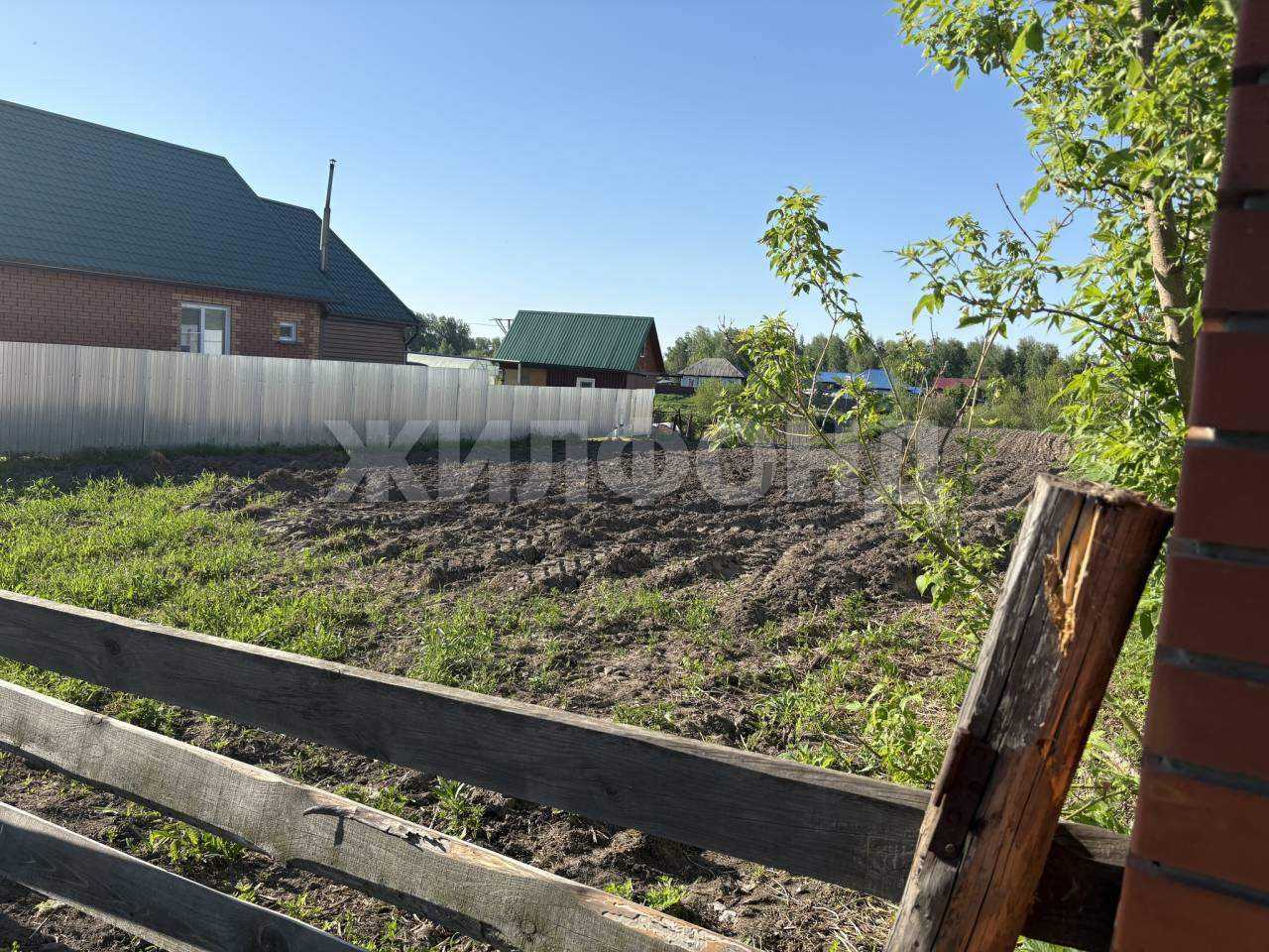Продам земельный участок 1200 м.кв.