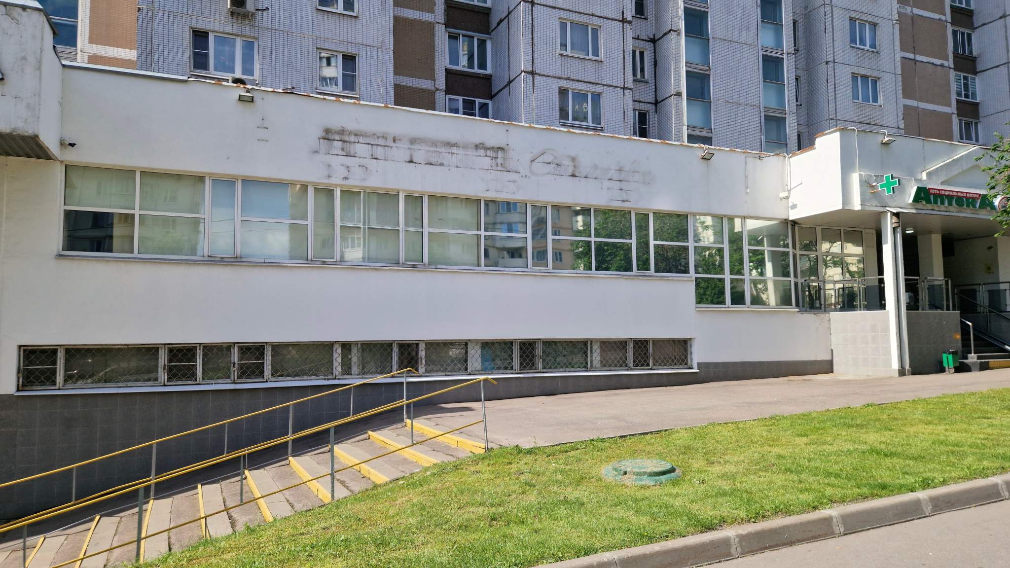 Сдам в аренду магазин 228.6 м.кв.
