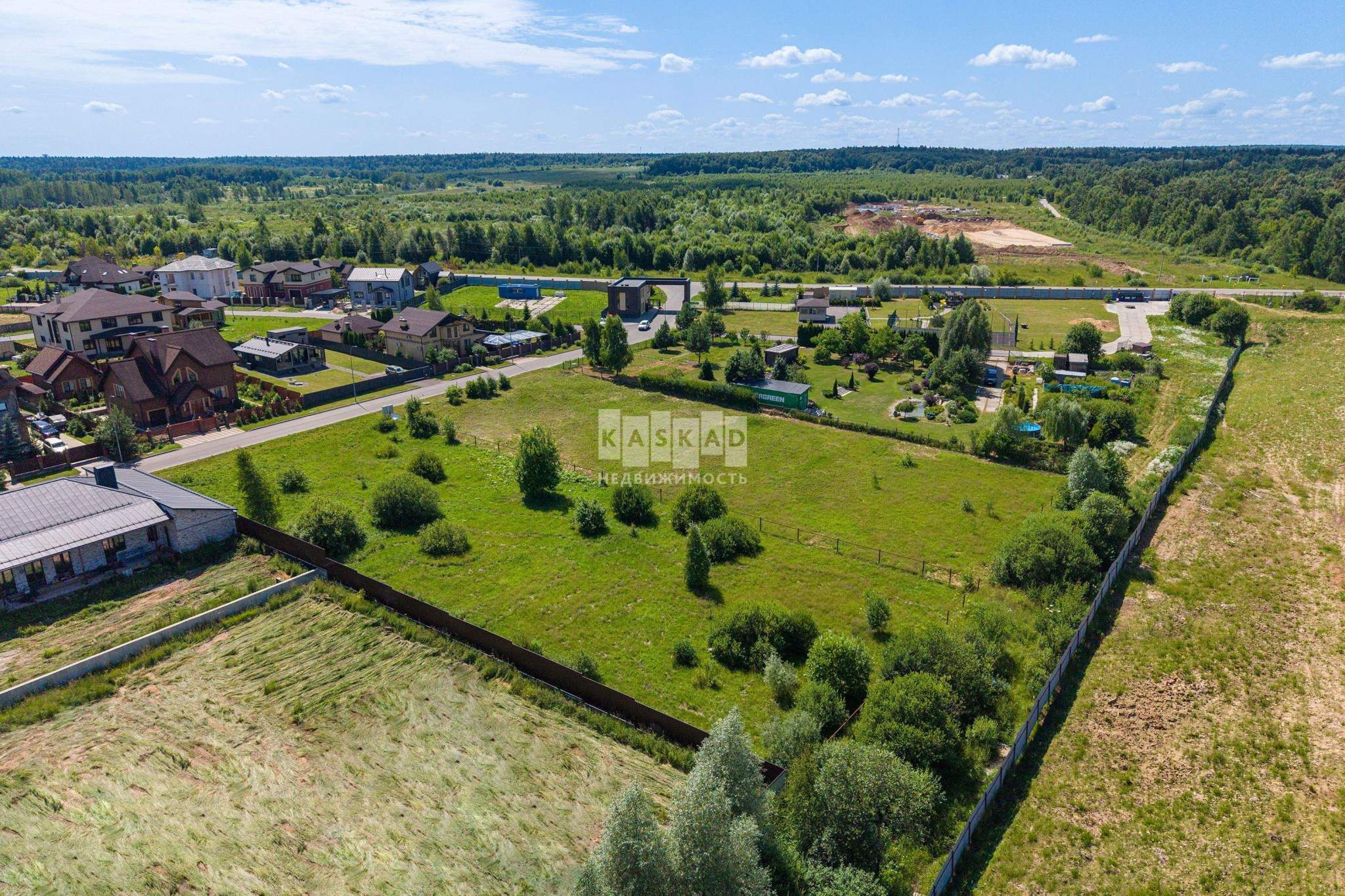 Продам земельный участок 2000 м.кв.