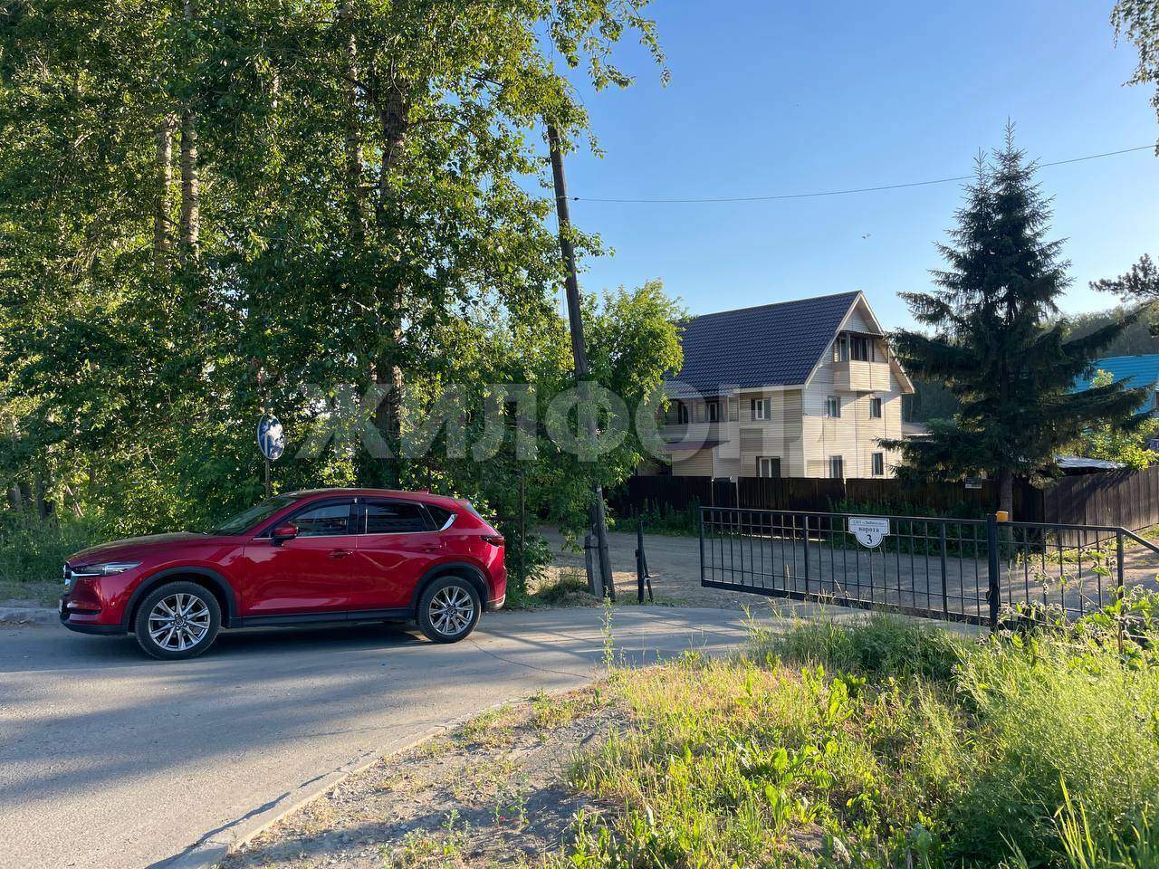 Продам земельный участок 1200 м.кв.