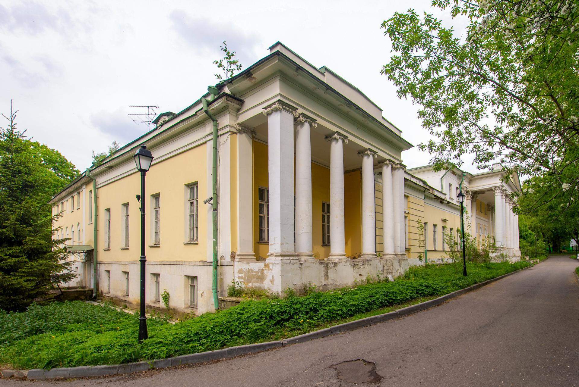 Продам торговое помещение 2180.4 м.кв.