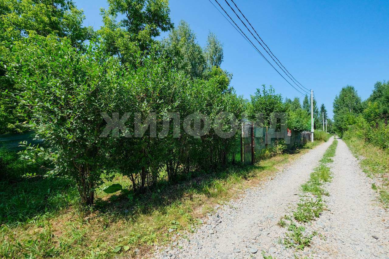 Продам земельный участок 1198 м.кв.