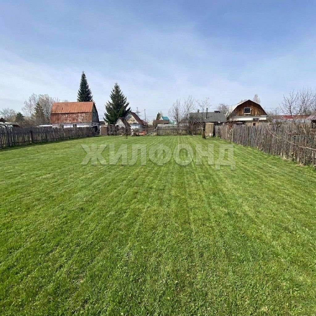 Продам земельный участок 1050 м.кв.