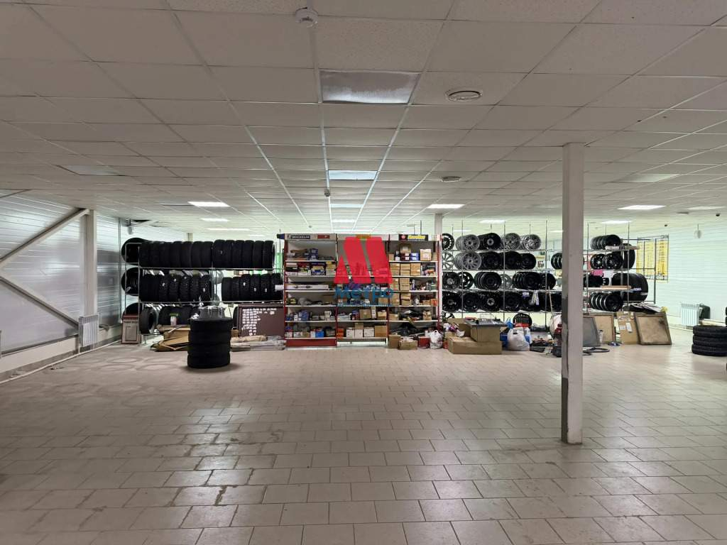 Продам торговое помещение 441.8 м.кв.